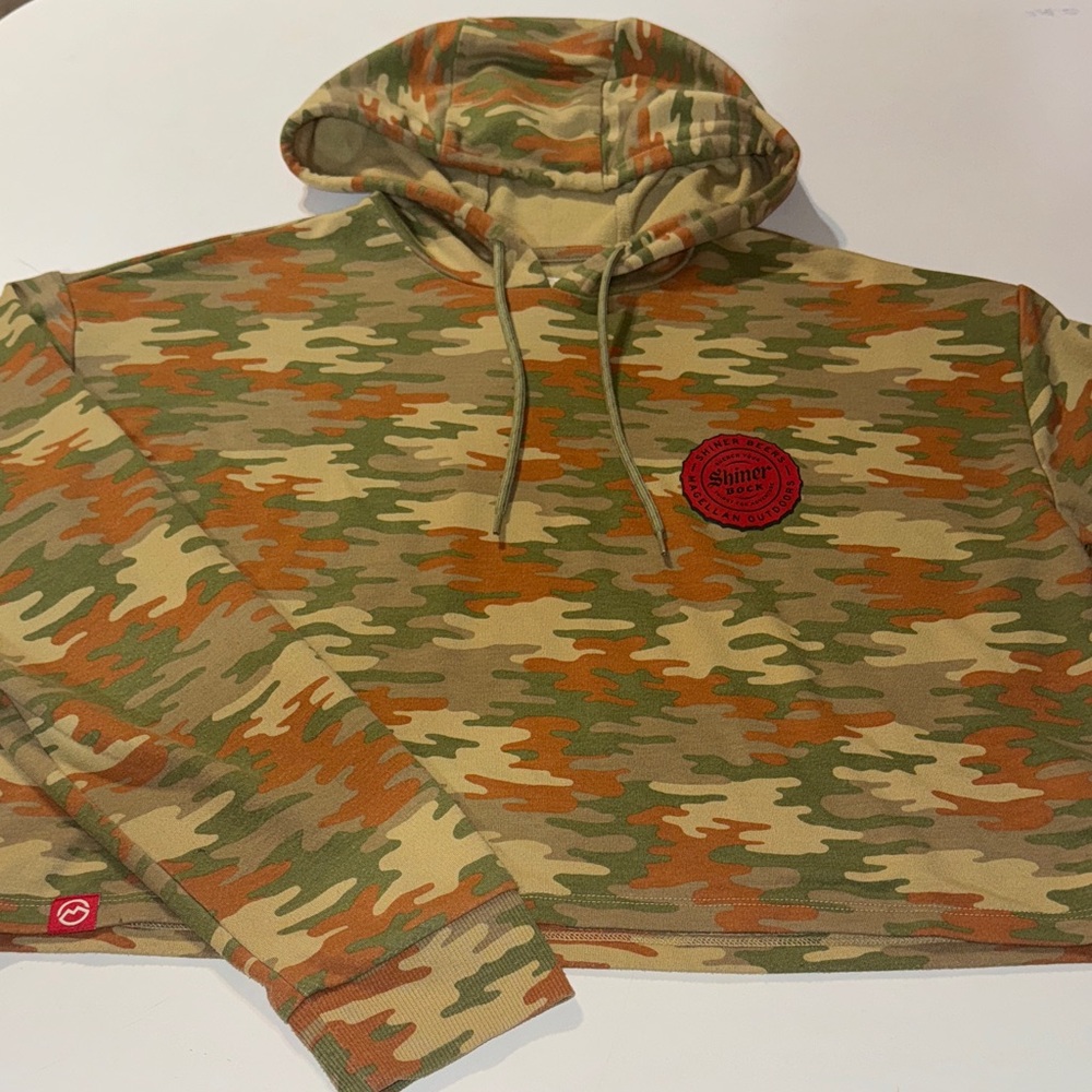 Magellan Outdoors Shiner Bock Women’s Camouflage Cropped Hoodie